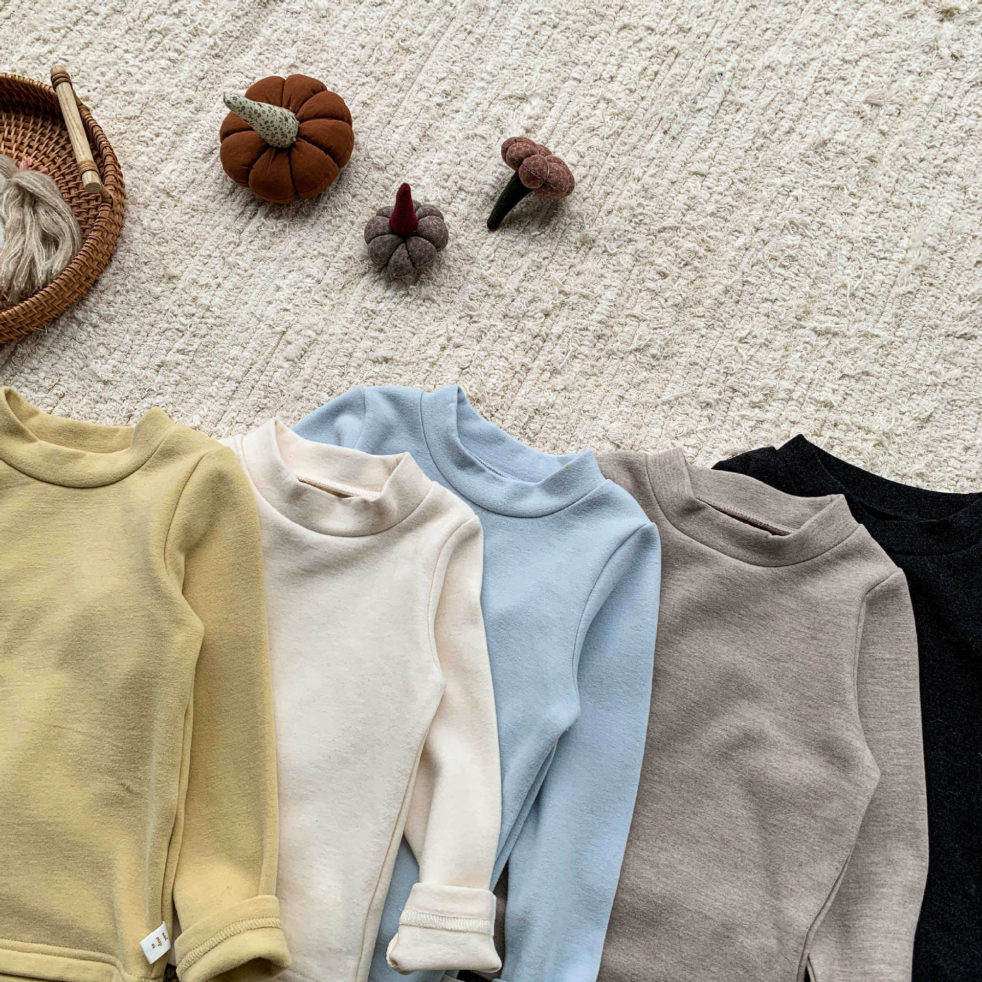 Sugar Pear ropa infantil camiseta de base de niña 2025 ropa de invierno de cuello medio alto para niños camiseta de manga larga con ropa de bebé abrigo de otoño