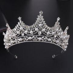 Luxurious and elegant European & American wedding headwear: Alloy, rhinestone, and pearl crown—perfect bridal hair accessories and wedding dress accents.