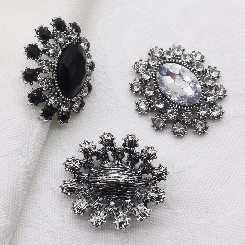 Accessories, decorations with bow, brooch, metal accessory