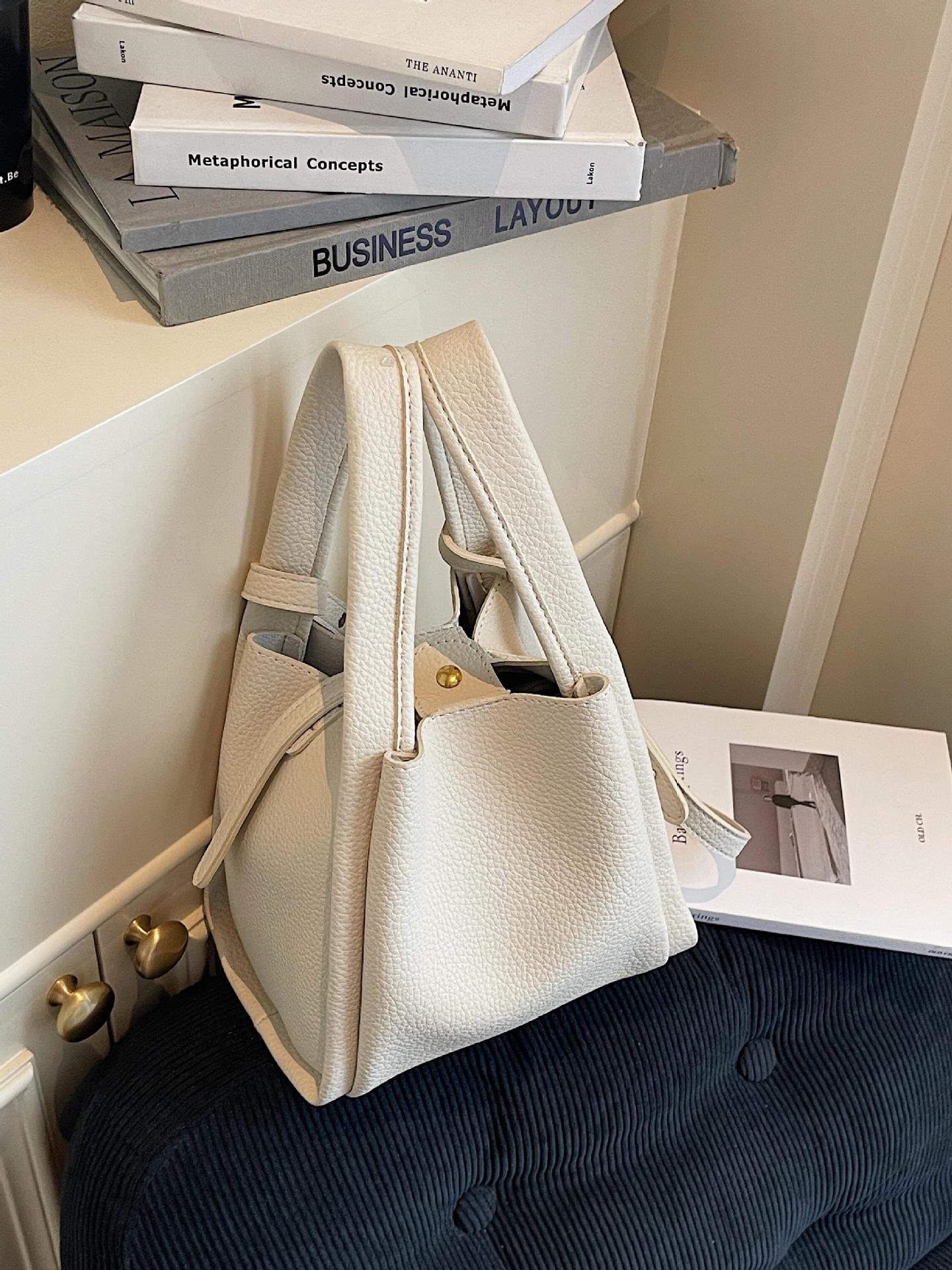 Bolso de cesta de verduras de mano popular transfronterizo para mujer 2025 nuevo bolso de hombro casual de todo fósforo bolso de cubo de paso de alta gama