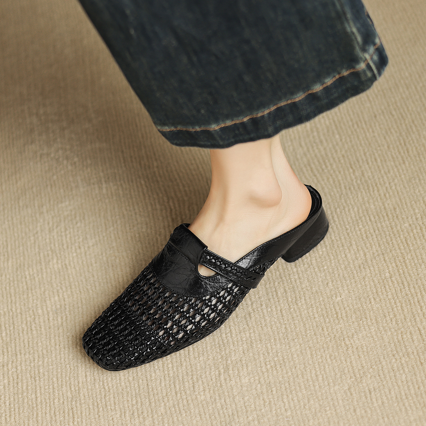 Dép sandal nữ quai chữ V đan dệt, gót thấp 3 cm, phong cách vintage — đen