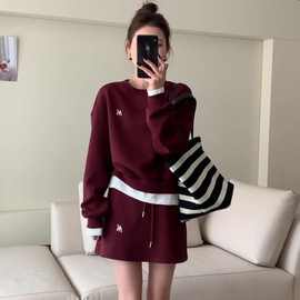 新款酒红色春秋季假两件卫衣短裙两件套女装新品感绵羊绒纯色新品
