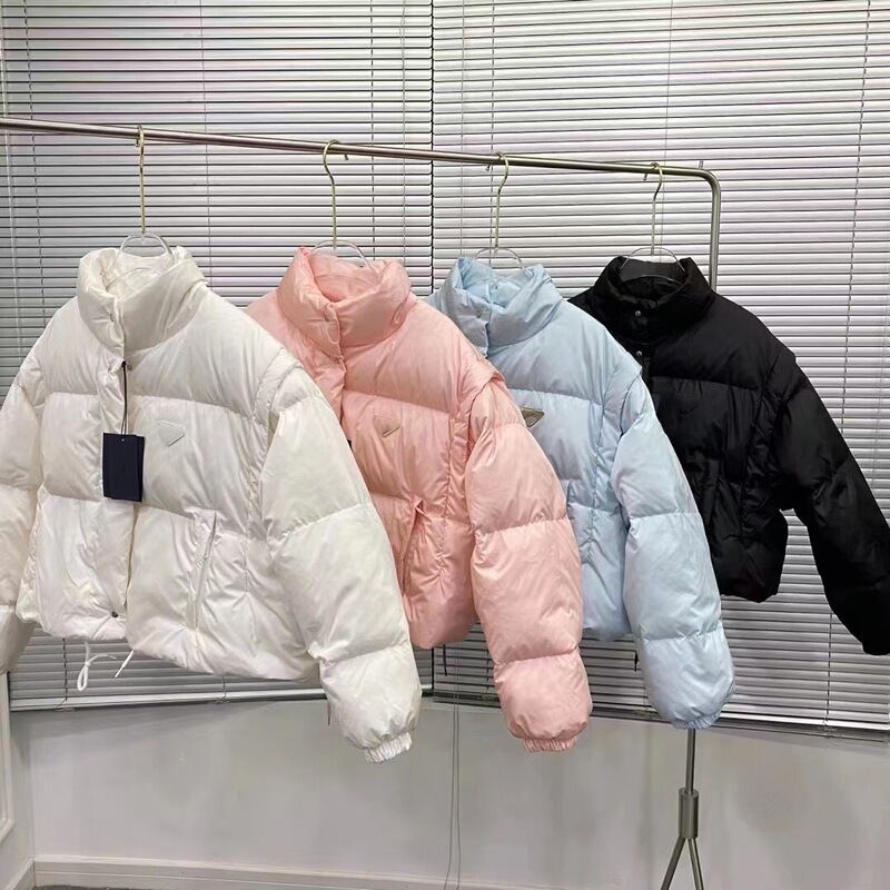 Ceiling transit warehouse, cross-border e-commerce, popular item: P-brand women's short, detachable-sleeve down jacket Ceiling transit warehouse, cross-border e-commerce, popular item: P-brand women's short, detachable-sleeve down jacket