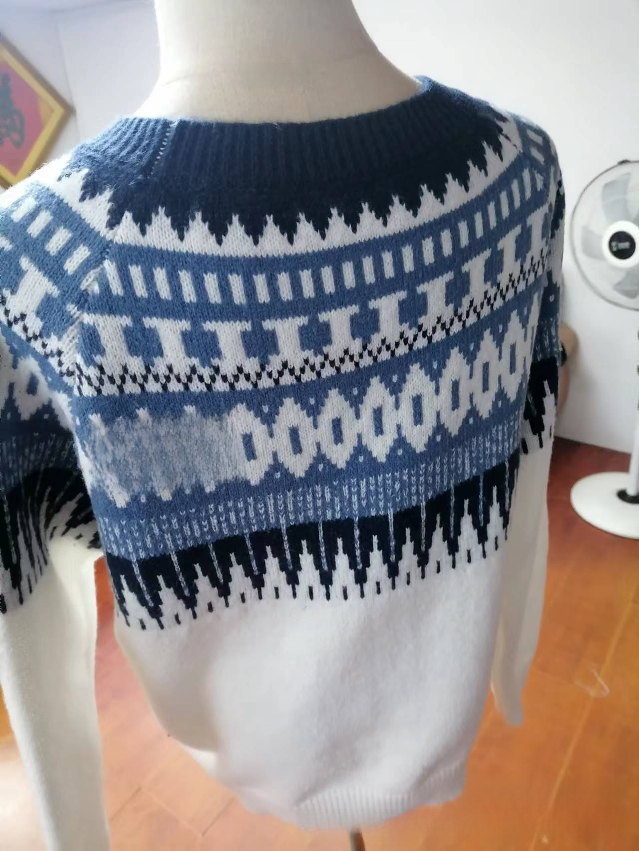 Sweater Image 4