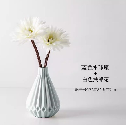 푸른 물 공 병 + 흰 꽃
