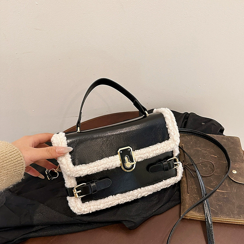 Demi-season trend shoulder bag