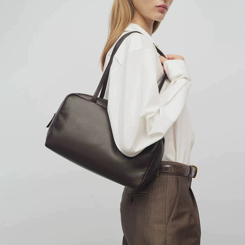 2026 New Row Autumn and Winter Niche Design First-Layer Cowhide Single-Shoulder Underarm Bowling Bag with a High-End Feel for Commuting