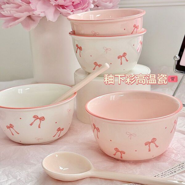 Ceramic tableware with bow