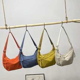 尼龙斜挎包2025新款时尚潮饺子包轻便通勤腋下包大容量简约单肩包