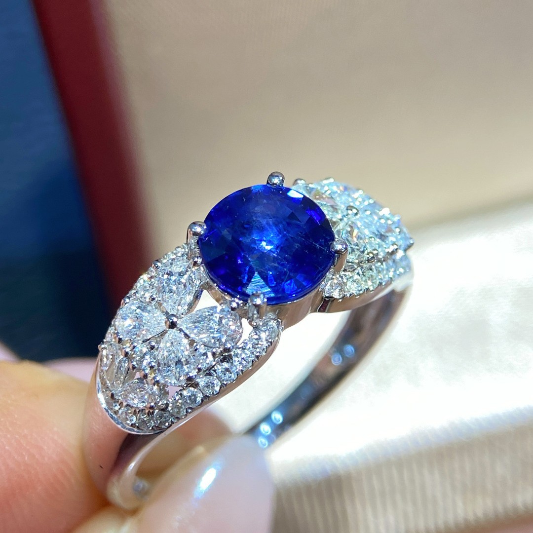 Organic sapphire stone inlay