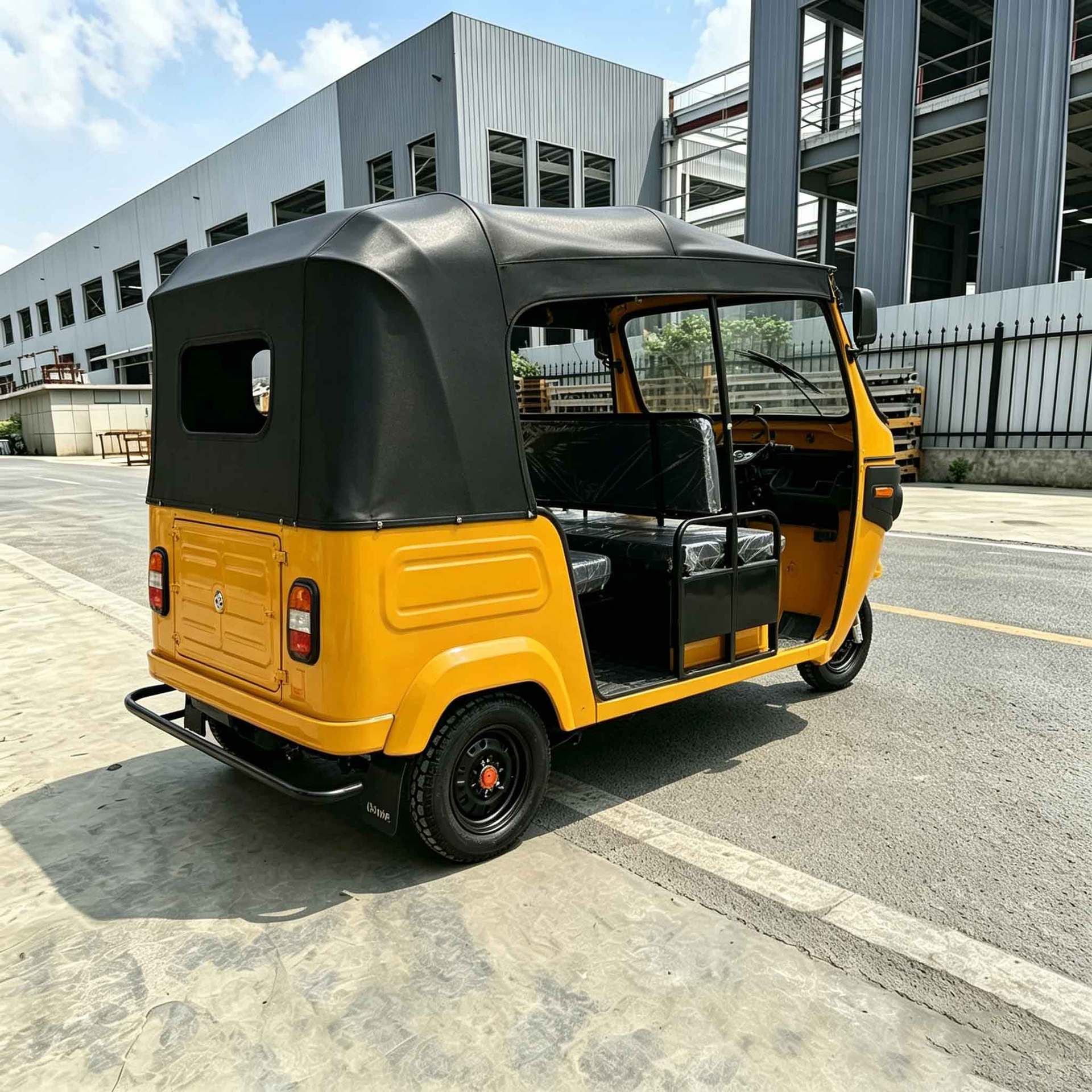 Fuel-Powered Passenger Tricycles for Export to Africa, Durable and Wear-Resistant with Large Space, Popular for Cross-Border Trade, Fuel-Efficient Passenger Vehicles