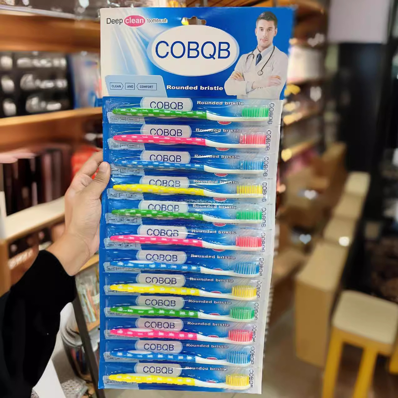Paquete de doce peluches suaves de 132 unidades.