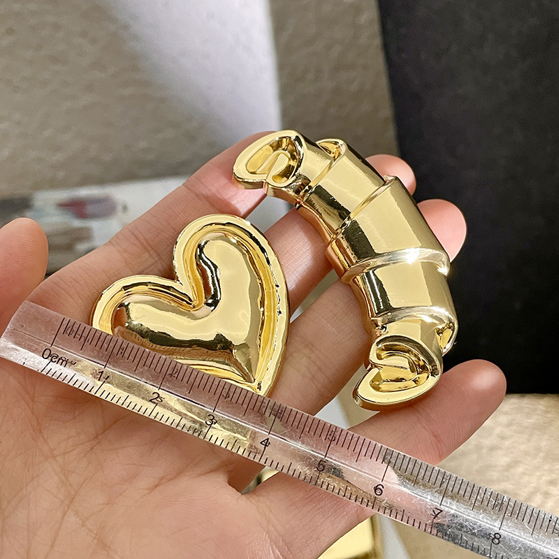 30g Weight Alloy Ear Needle Material Earrings Classification 1 Pair Quantity Daily Occasion Alloy Material Geometric, Heart Shape Pattern Women's Gender Plating Design IG Style, Retro Style 1 Pair IG Style Retro Geometric Heart Shape Plating Alloy Earrings 无