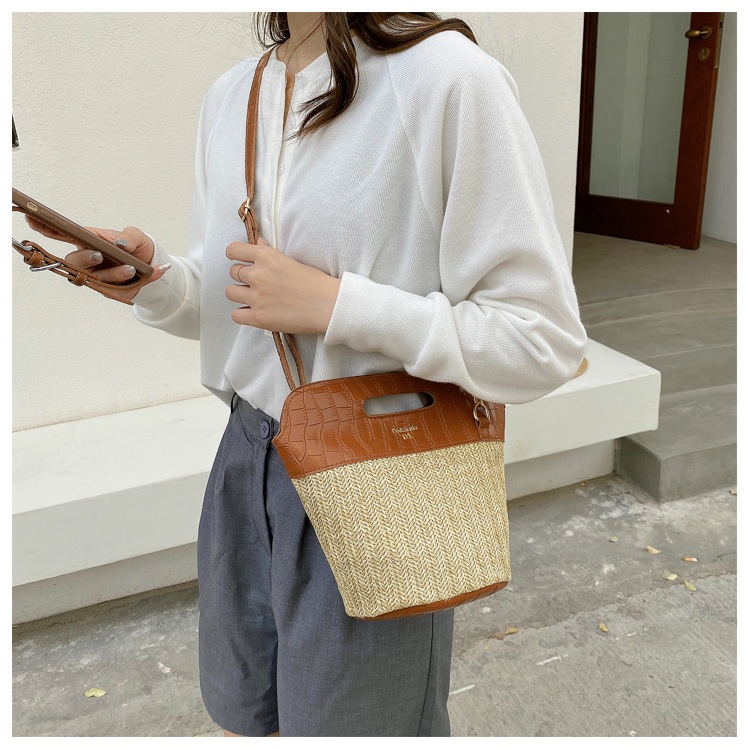 Korean Stitching Contrast Color Straw Portable Messenger Bucket Bag display picture 19