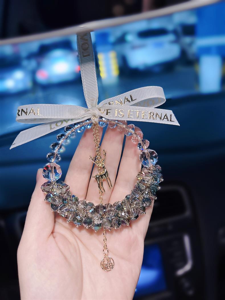 Xiaohongshu-style green light car pendant, safe journey car crystal ornament, rearview mirror interior hanging decoration for men and women