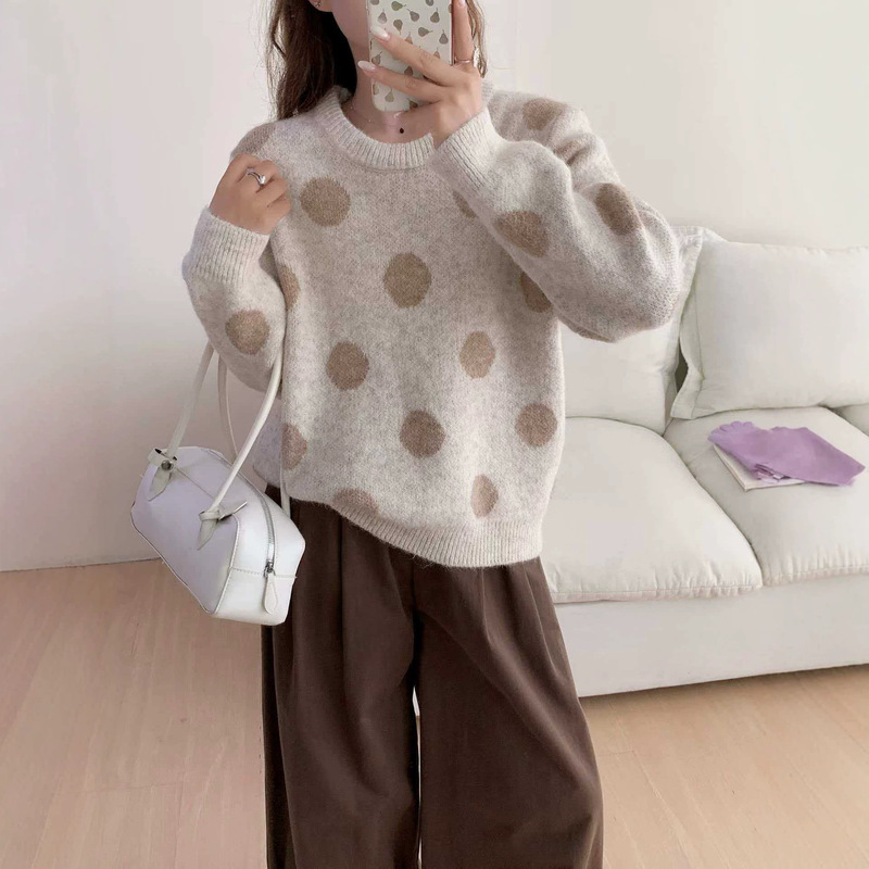 Korean-style new retro polka dot soft knit sweater for women, featuring a relaxed and loose fit, perfect for spring and autumn