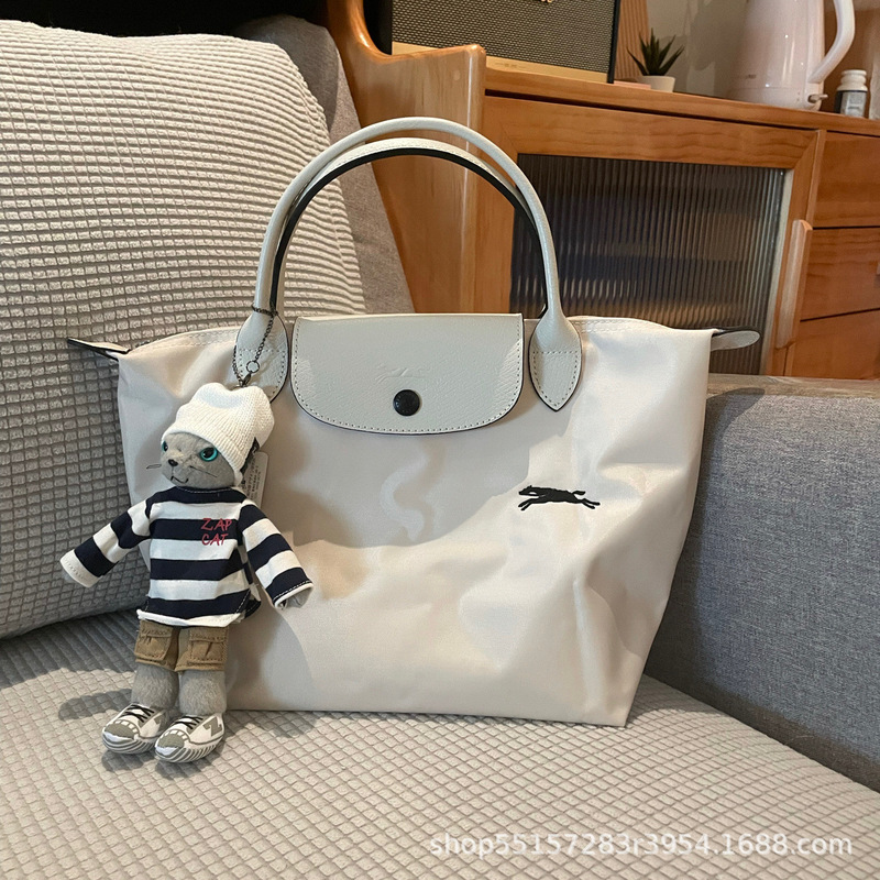 2026 New Waterproof Nylon Tote Bag for Women, Large Capacity Handbag and Shoulder Bag, Simple and Stylish Dumpling Bag for Commuting 2026 New Waterproof Nylon Tote Bag for Women, Large Capacity Handbag and Shoulder Bag, Simple and Stylish Dumpling Bag for Commuting