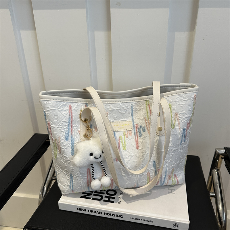 今年人気の大容量トートバッグ女性用2025新作シンプルでかわいいペンダント質感仕事通勤ショルダーバッグ|undefined