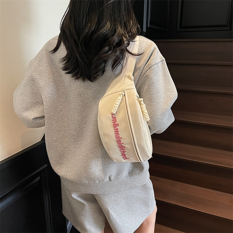 Comercio exterior Super Fire Bordado Estilo extranjero Bolsa de pecho Mujer 2025 Nuevo estilo de moda salvaje Bolsa de mensajero de hombro casual de celebridades de Internet