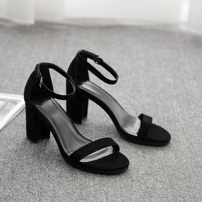 Sandalias para mujeres 2023 verano nuevo estilo francés con sandalias de talón grueso versátil de dedos abiertos sandalias de talón alto negro
