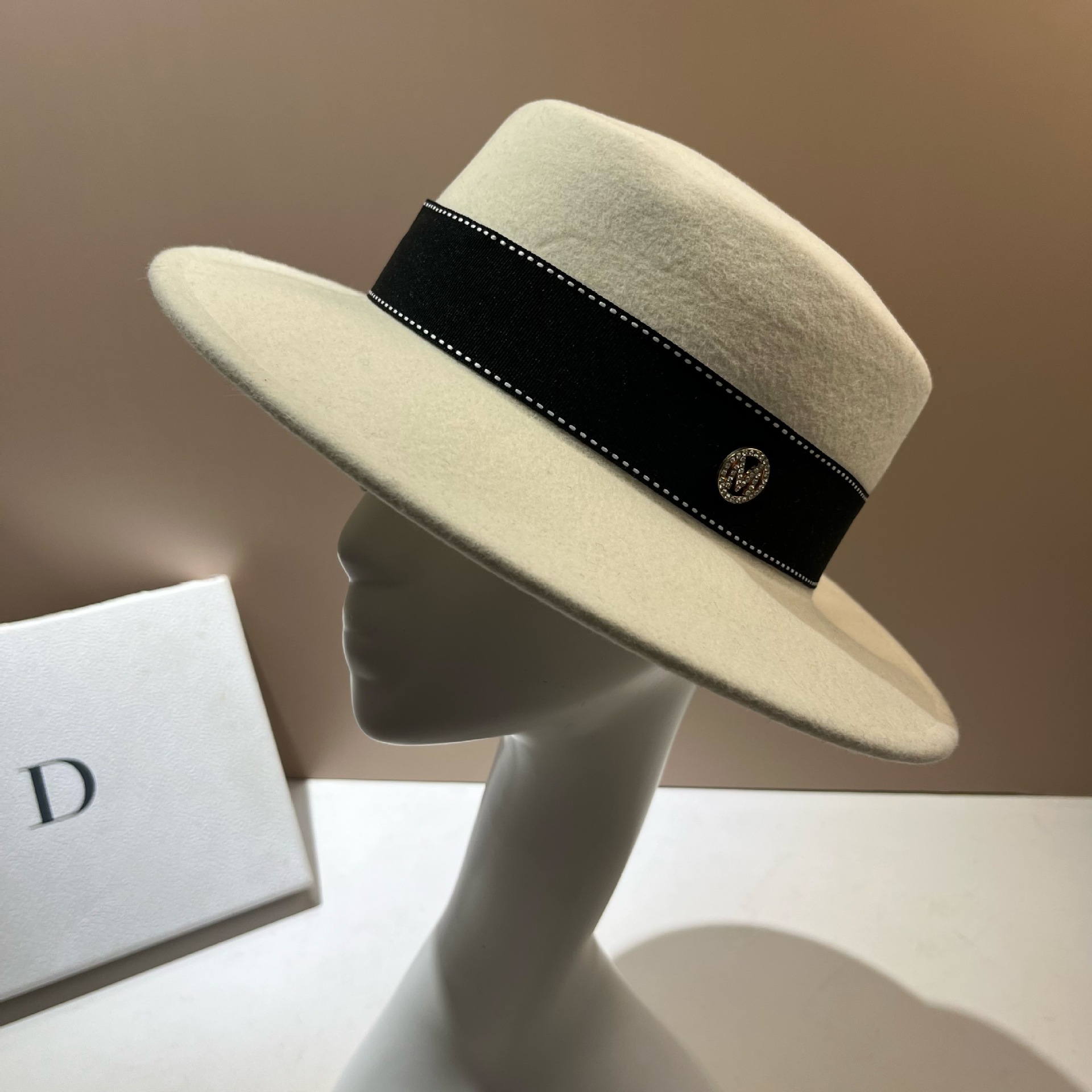Cappello in lana inglese stile M per autunno e inverno, cappello da jazz con parte superiore piatta in stile Hepburn, alla moda, da donna_voghion.com