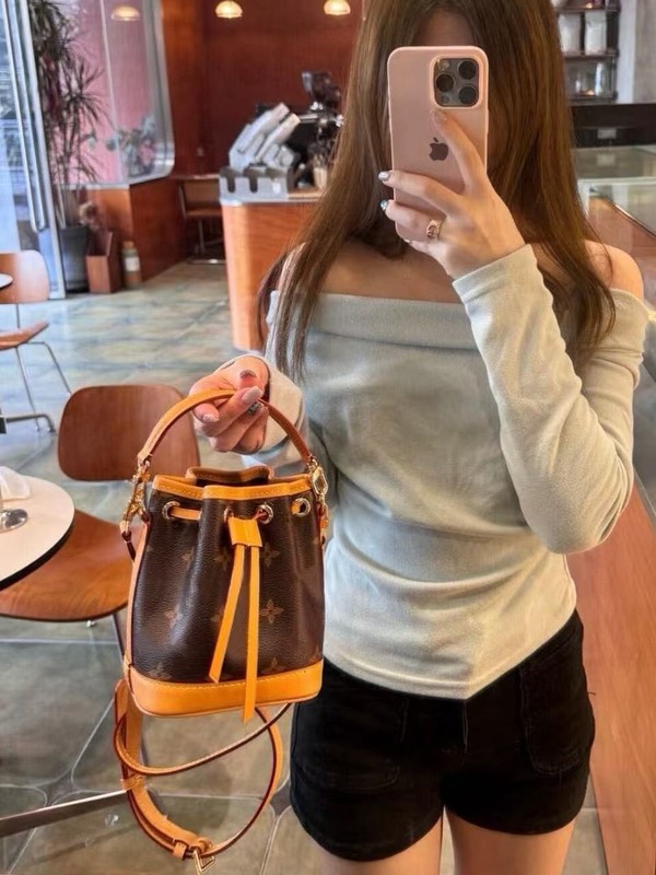 新款女士抽绳水桶包mini钱袋子经典老花单肩斜挎包时尚腋下变色皮|undefined