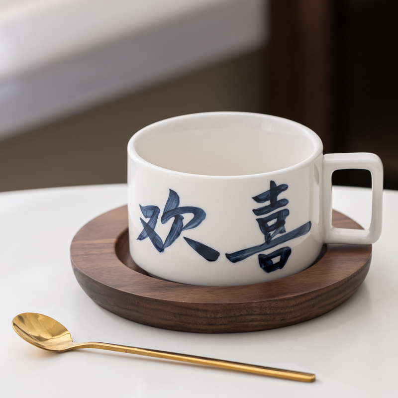 Cuchara de taza feliz