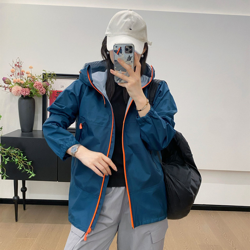 早秋新款宽松休闲百搭户外字母印花防水防风连帽男女情侣款冲锋衣|undefined