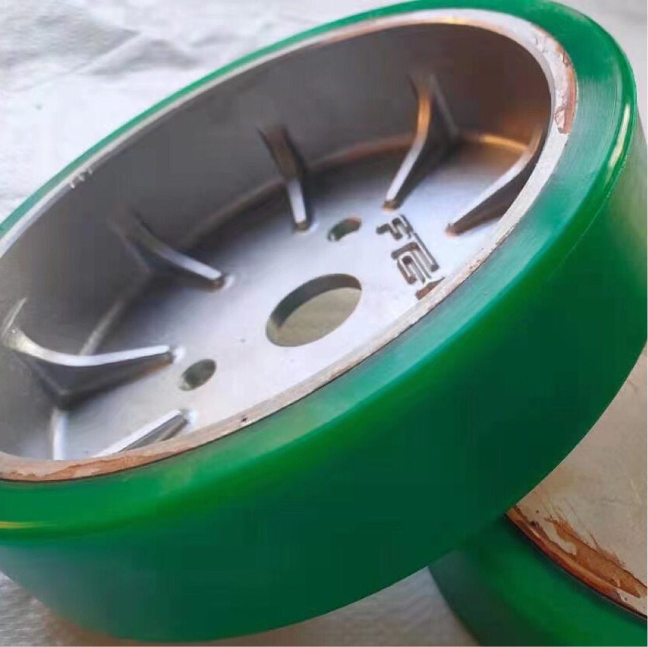 铁芯聚氨酯轮 聚氨酯缓冲垫块 聚氨酯轴套 非标定 制聚氨酯异形件