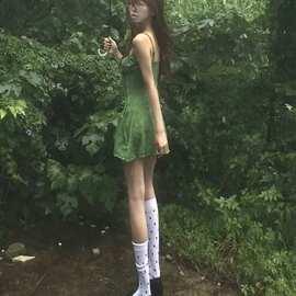 绿色吊带连衣裙女春夏穿搭新款海边度假肌理感抹胸字短裙子