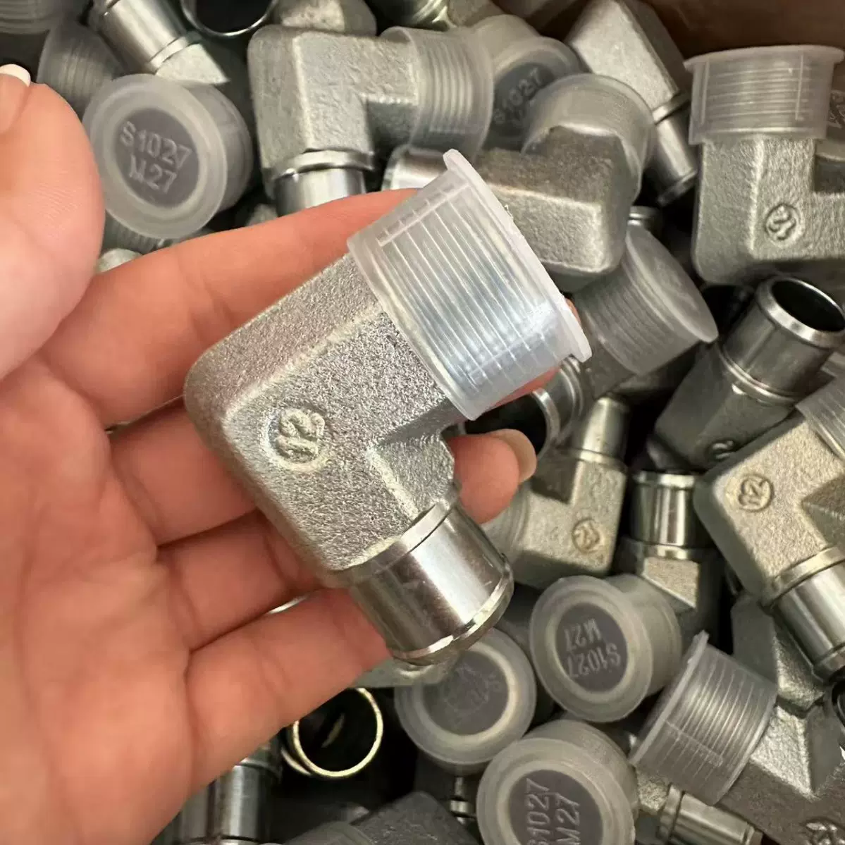 生产煤矿液压管路件 矿用直角 45度 接头  可按需加工 碳钢材质