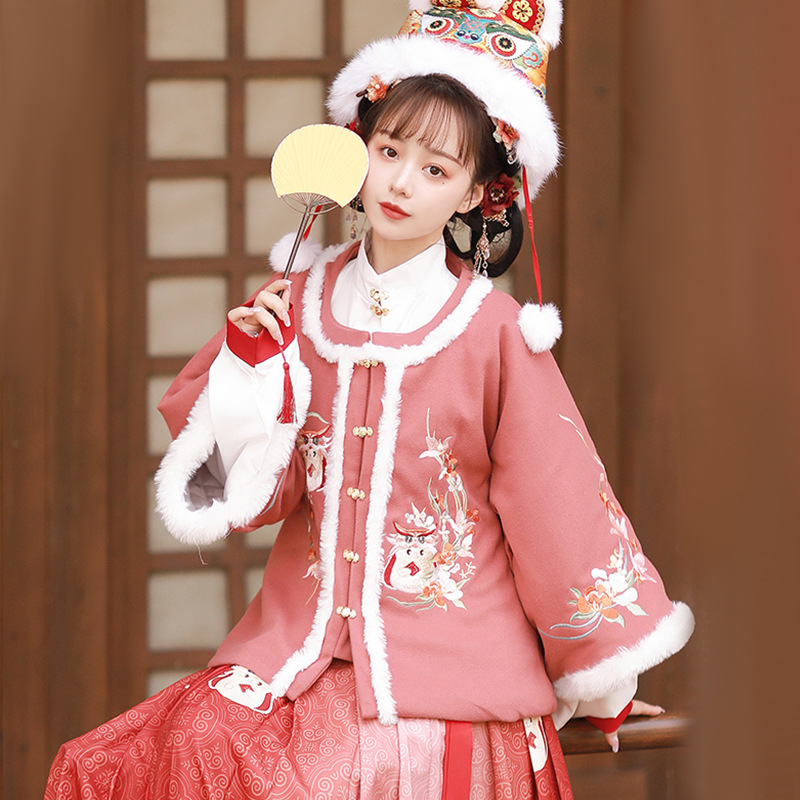 新款汉服女春季明制马面裙古装中国风加绒加厚方领短袄拜年三件套