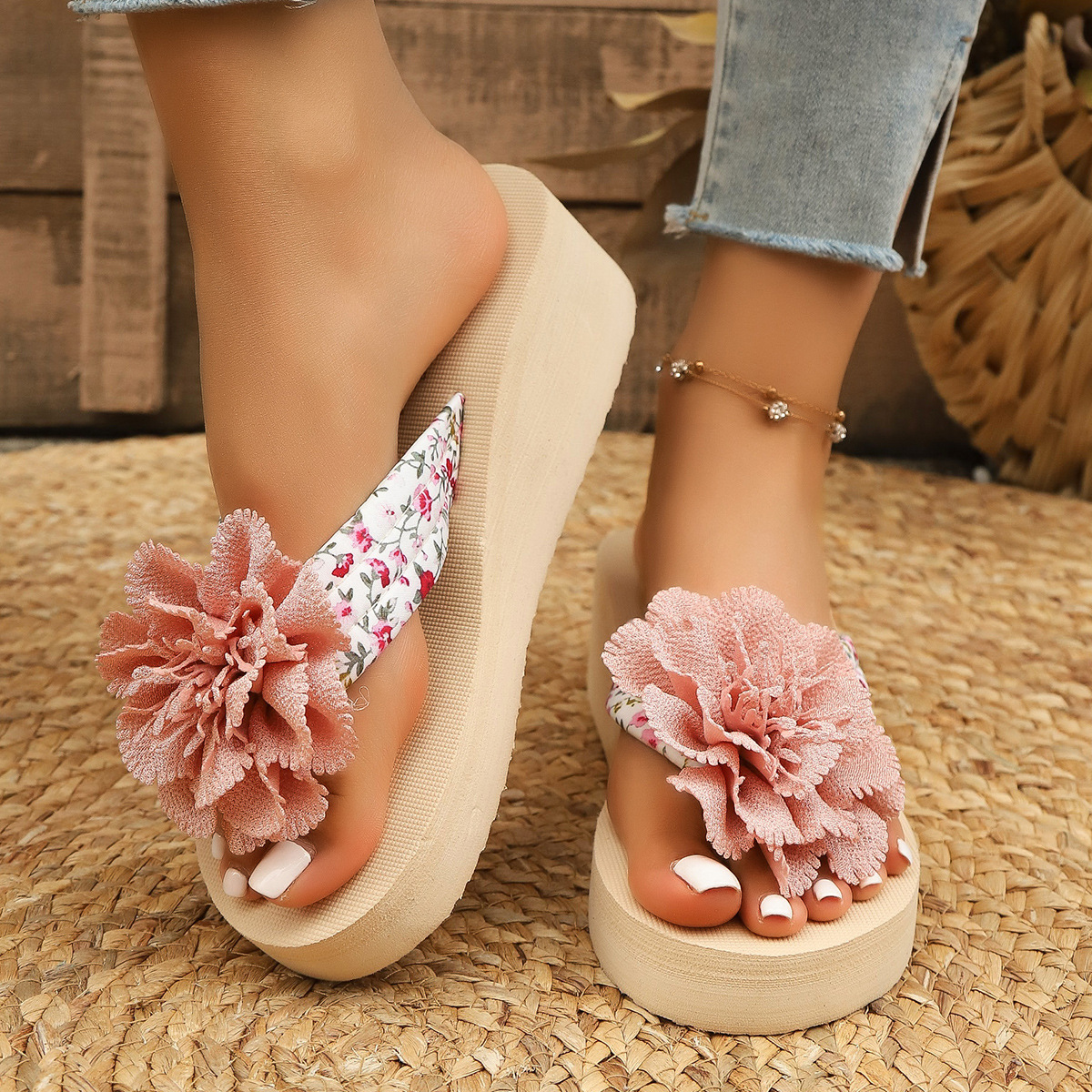 European And American Style Floral Flip-flops For Women, Thick-soled Flat-heeled 2026 Casual Vacation Beach Women's_vogvips.com
