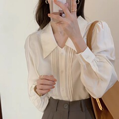 フランス式の襟の垂れ下がった感じの白いシャツの女性のデザイン感の小さい大衆のゆったりした上着の気質の復古の泡の袖のシャツの薄いタイプ