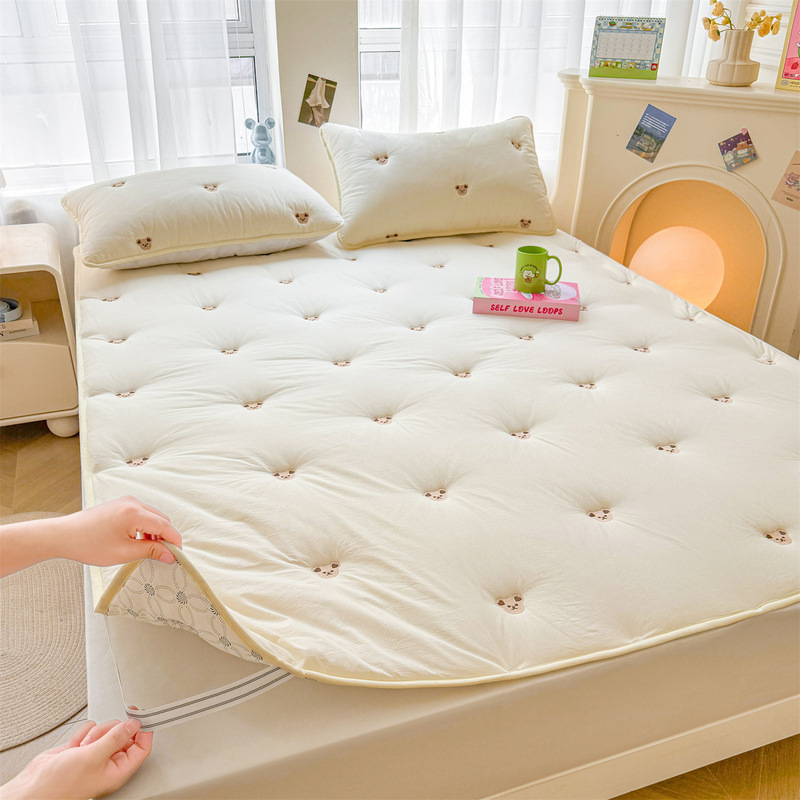 Embroidered Soybean Quilted Mattress Topper for Home Use, Single Bed Pad, Protective Non-Slip Mat Embroidered Soybean Quilted Mattress Topper for Home Use, Single Bed Pad, Protective Non-Slip Mat