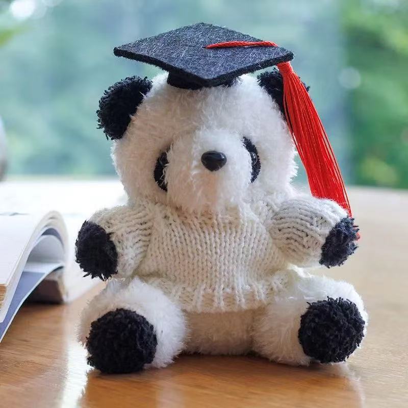 Cute panda gigante muñeca colgante logotipo impreso regalo de graduación sombrero médico panda muñeca evento regalo de promoción