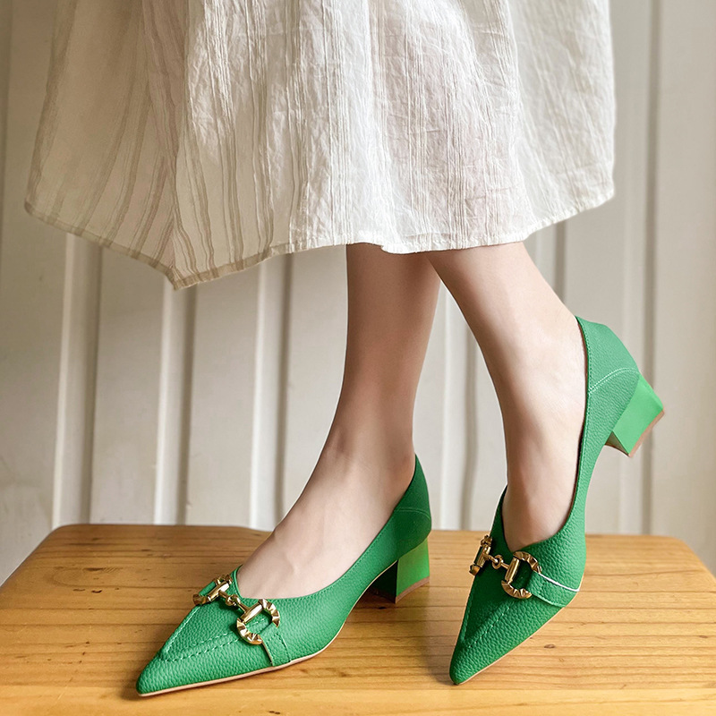 Entdecken Sie eine Generation spitzer modischer Schuhe mit hohen Absätzen im Herbst 2022, neue koreanische Version, flacher Mund, niedrige Spitze, mittlerer Absatz, einzelne Schuhe für Damen_voghion.com