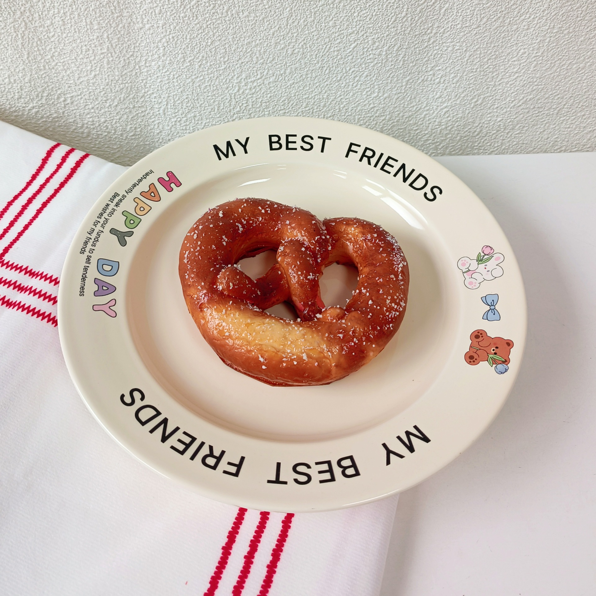 크림 디너 플레이트 곰 그래픽