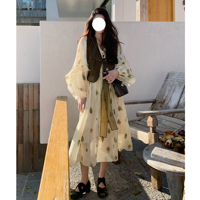 壹家 麂皮绒绣花短款小马甲女春2023新款学院风时尚百搭坎肩上衣 pic 3