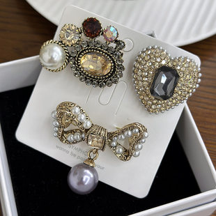 Brooch with bow, elegant pin lapel pin, sophisticated accessory, light luxury style, high-quality style