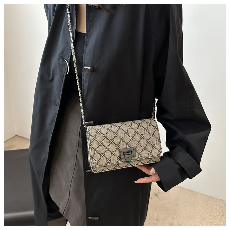 Cross-border women's bag 2024 New leopard print underarm bag, Korean style fashionable and trendy chain single-shoulder bag, riveted crossbody bag undefined