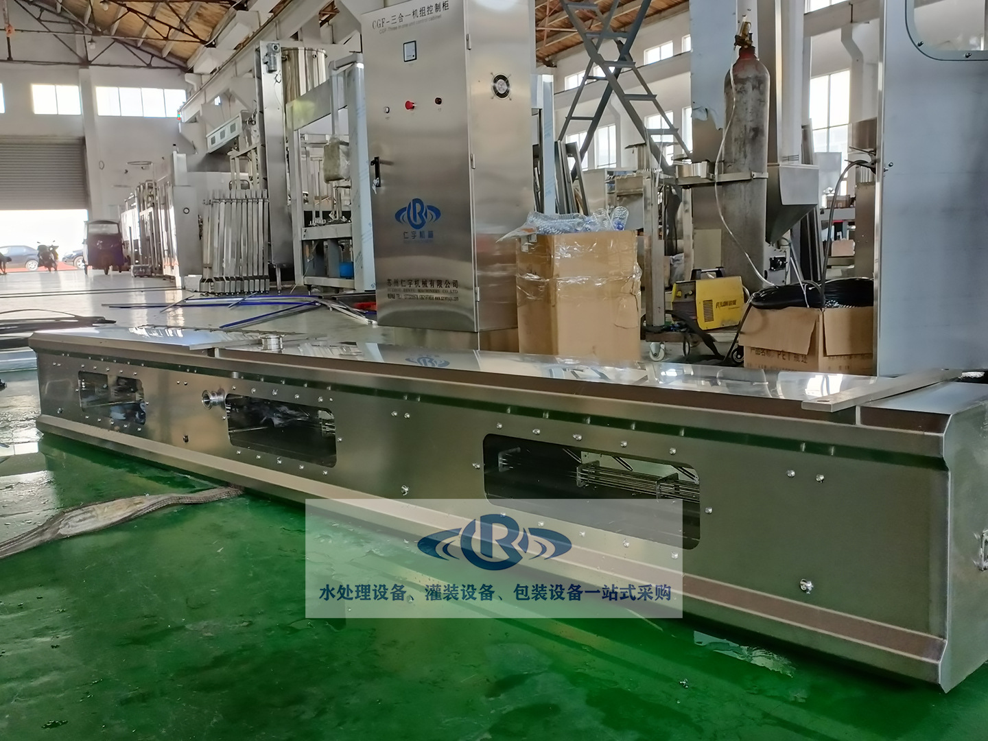 全自动三合一液体饮料矿泉水灌装机 瓶装水灌装机