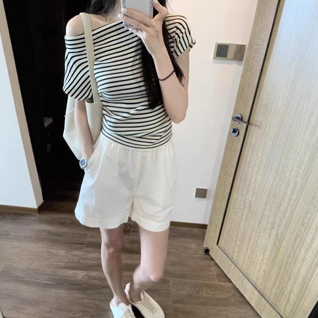 Striped off-shoulder short-sleeved T-shirt for women, 2025 summer new Korean style slim fit asymmetrical neckline, trendy export top.