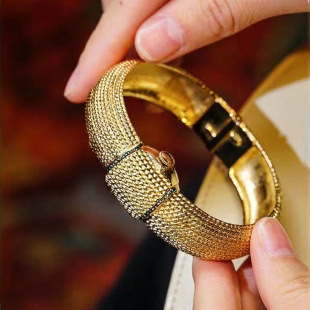 �羳���Qֱ���й��L���C�ֱ�Ůʿ18K�������F�D�r�аٴ�͹��ֱ�