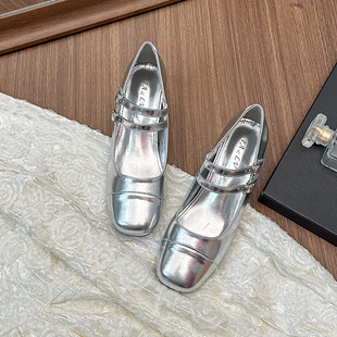Elegant silver Mary Jane Shoes Women's 2024 Summer New Evening Breeze Low Mouth Chic Heel Small Size Single-layer Shoes French High Heels