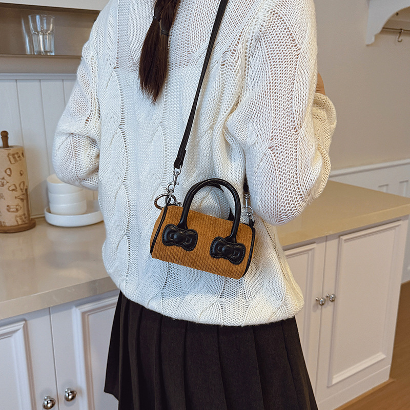Otoño y invierno nuevo tipo de bolso de niños de ternero mini exquisita bolso de hombro para hombres y mujeres, moda popular para padres e hijos bolso de cubo de agua
