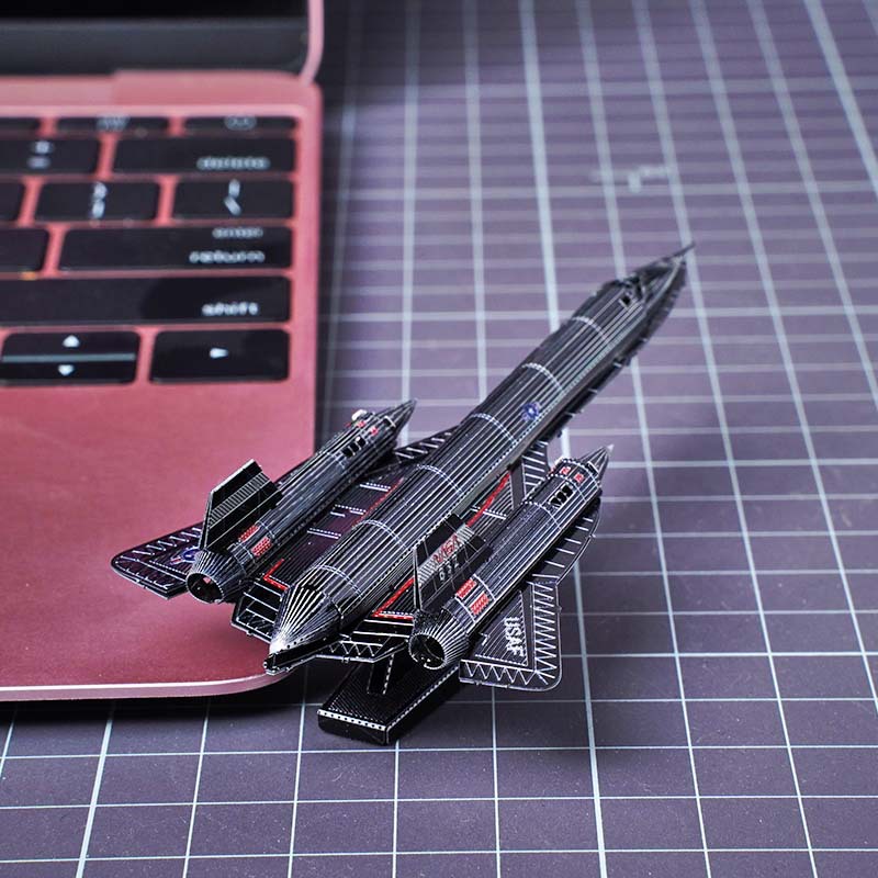 Estatua mágica de acero al por mayor versión de color avión un grupo metal rompecabezas mini 3D tridimensional hecho a mano DIY modelo de montaje