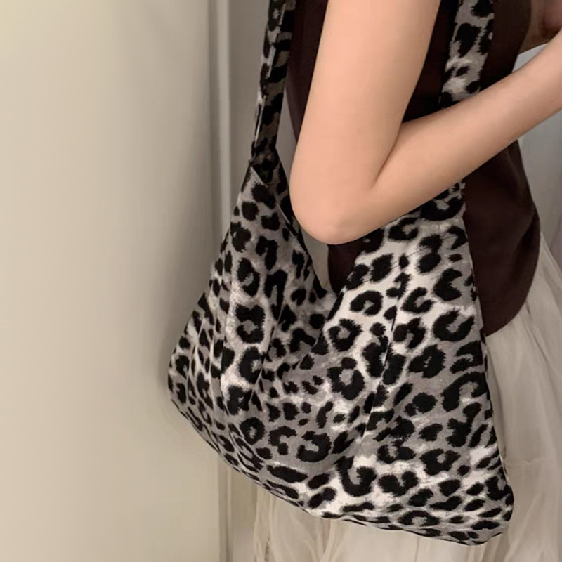 Large Leopard Print Tote Bag Large Capacity Casual Women's Bag Xinzhi Lei Same Canvas Bag Corduroy Shoulder Crossbody Bag