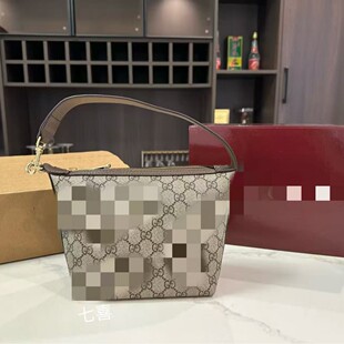 �ϻ�G�ҏ͹�СˮͰ����Ů���r��ͨ�ڹ��б����߼�Ƥ�z�μ�С��