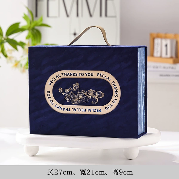 Blue velvet handheld gift box, postcard